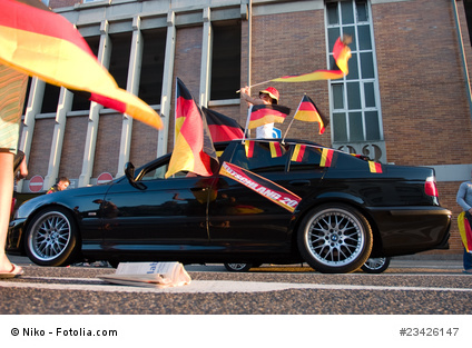 WM-Schmuck am Auto: Was ist er erlaubt?