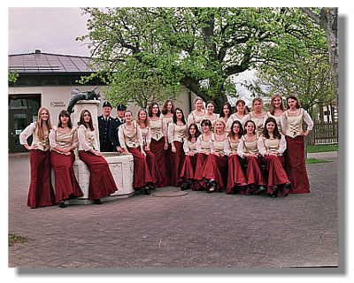 Festdamenkleider Feuerwehrfest Ober- und Unterwurmbach 2004