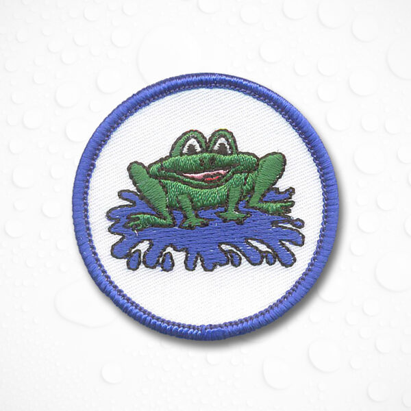 Schwimmabzeichen Frosch, gestickter Aufnäher mit blauem Kettelrand